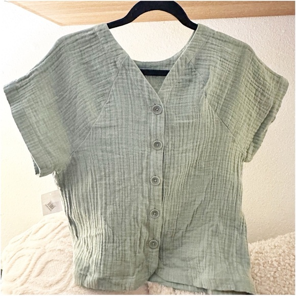 Madewell Lightspun Renwood Button-Back Top in Frosted Willow XS - Picture 4 of 5